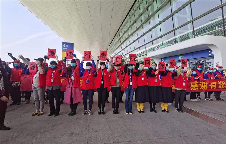 first batch of medics head home from wuhan